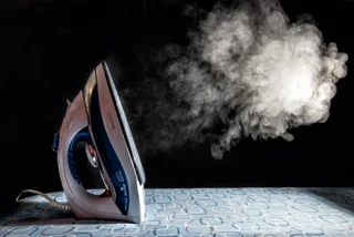۵ اشتباه رایج که باعث سوختن اتو بخار میشود